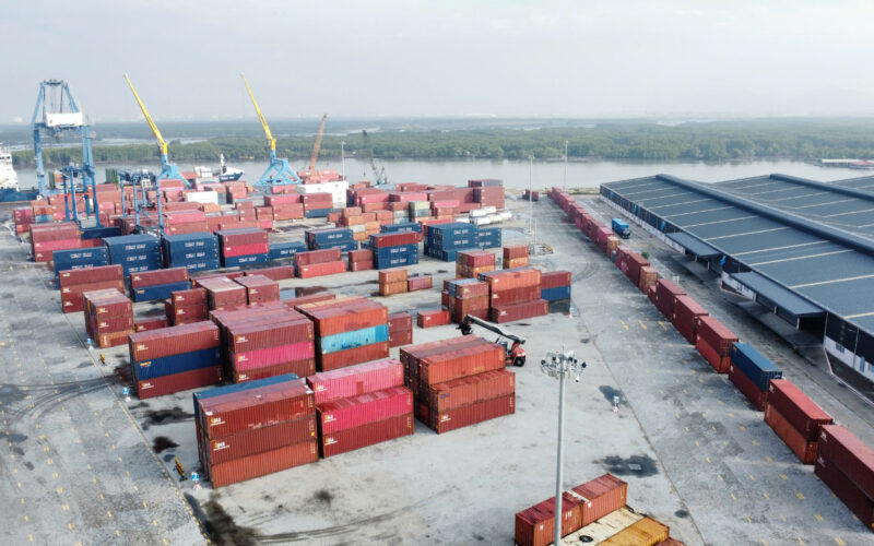 7. Dịch vụ vệ sinh và sửa chữa container